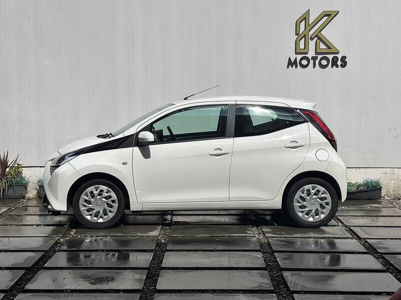 Toyota AYGO 1.0 VVT-i x-play Hatchback 5dr Petrol x-shift Euro 6 (71 ps) - U685
