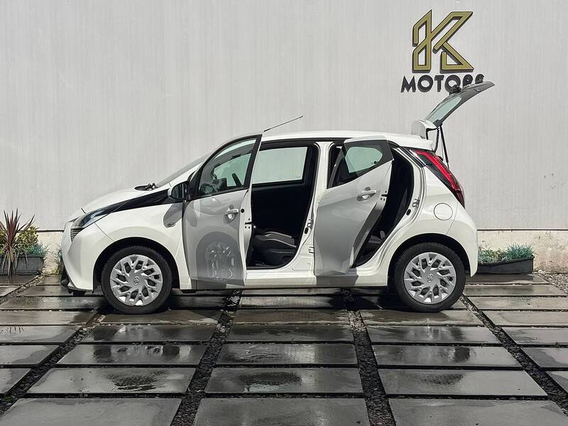 Toyota AYGO 1.0 VVT-i x-play Hatchback 5dr Petrol x-shift Euro 6 (71 ps) - U685