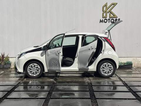 Toyota AYGO 1.0 VVT-i x-play Hatchback 5dr Petrol x-shift Euro 6 (71 ps) - U685