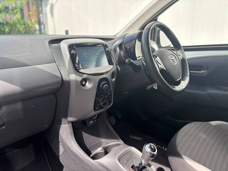 Toyota AYGO 1.0 VVT-i x-play Hatchback 5dr Petrol x-shift Euro 6 (71 ps) - U685