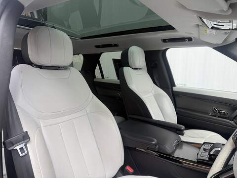 Land Rover Range Rover Sport 3.0 D300 MHEV Dynamic SE SUV 5dr Diesel Auto 4WD Euro 6 (s/s) (300 ps) - U701
