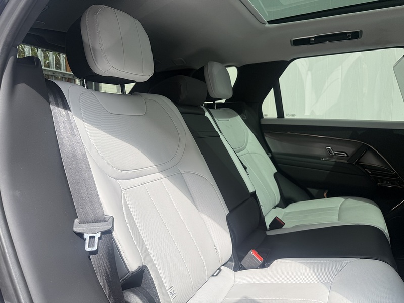 Land Rover Range Rover Sport 3.0 D300 MHEV Dynamic SE SUV 5dr Diesel Auto 4WD Euro 6 (s/s) (300 ps) - U701
