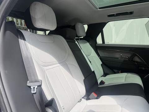Land Rover Range Rover Sport 3.0 D300 MHEV Dynamic SE SUV 5dr Diesel Auto 4WD Euro 6 (s/s) (300 ps) - U701