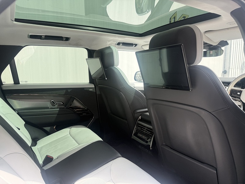 Land Rover Range Rover Sport 3.0 D300 MHEV Dynamic SE SUV 5dr Diesel Auto 4WD Euro 6 (s/s) (300 ps) - U701