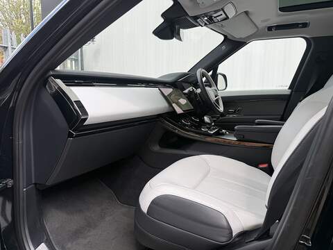 Land Rover Range Rover Sport 3.0 D300 MHEV Dynamic SE SUV 5dr Diesel Auto 4WD Euro 6 (s/s) (300 ps) - U701