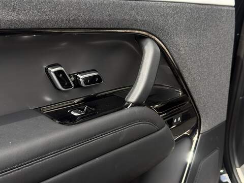 Land Rover Range Rover Sport 3.0 D300 MHEV Dynamic SE SUV 5dr Diesel Auto 4WD Euro 6 (s/s) (300 ps) - U701