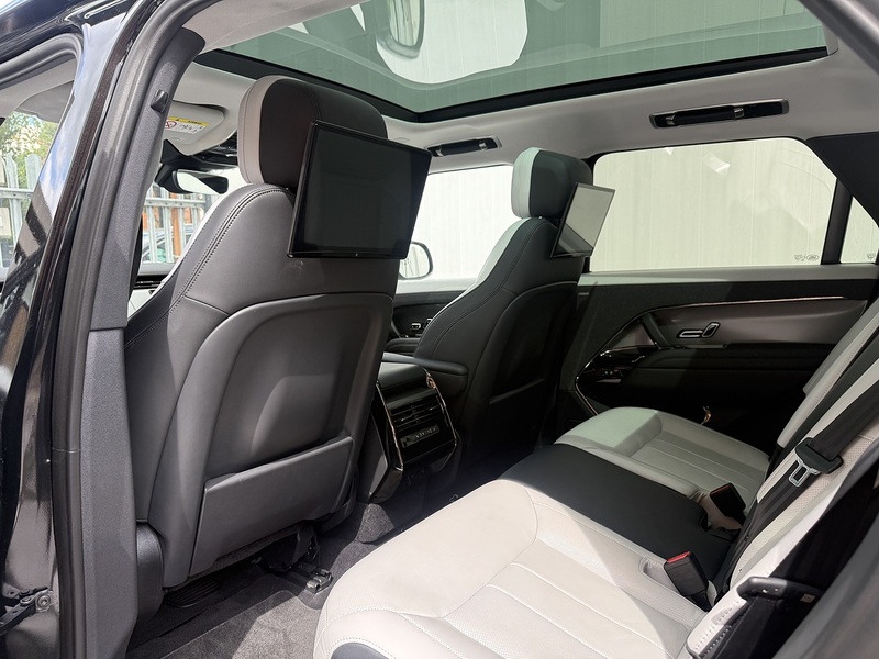Land Rover Range Rover Sport 3.0 D300 MHEV Dynamic SE SUV 5dr Diesel Auto 4WD Euro 6 (s/s) (300 ps) - U701