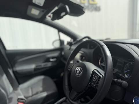 Toyota Yaris 1.5 VVT-h Excel Hatchback 5dr Petrol Hybrid E-CVT Euro 6 (s/s) (15in Alloy) (100 ps) - U702