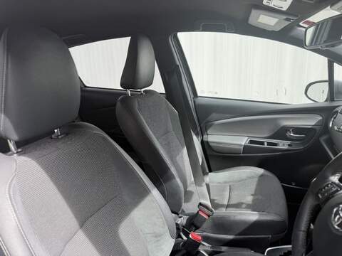 Toyota Yaris 1.5 VVT-h Excel Hatchback 5dr Petrol Hybrid E-CVT Euro 6 (s/s) (15in Alloy) (100 ps) - U702