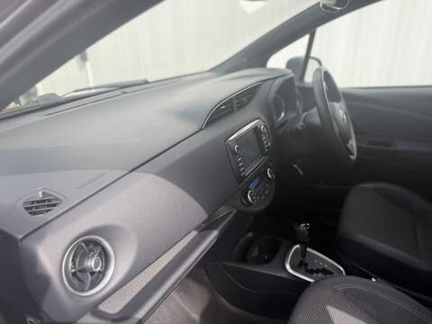 Toyota Yaris 1.5 VVT-h Excel Hatchback 5dr Petrol Hybrid E-CVT Euro 6 (s/s) (15in Alloy) (100 ps) - U702