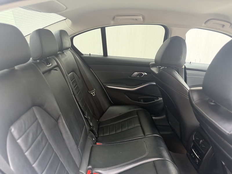 BMW 3 Series 2.0 320d Sport Saloon 4dr Diesel Auto Euro 6 (s/s) (190 ps) - U705