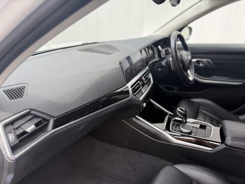 BMW 3 Series 2.0 320d Sport Saloon 4dr Diesel Auto Euro 6 (s/s) (190 ps) - U705