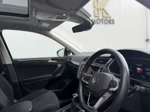 Volkswagen Tiguan 1.4 TSI 13kWh Elegance SUV 5dr Petrol Plug-in Hybrid DSG Euro 6 (s/s) (245 ps) - U716