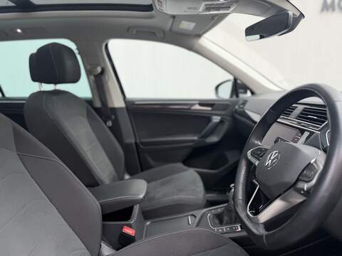 Volkswagen Tiguan 1.4 TSI 13kWh Elegance SUV 5dr Petrol Plug-in Hybrid DSG Euro 6 (s/s) (245 ps) - U716