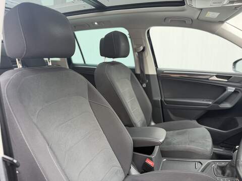 Volkswagen Tiguan 1.4 TSI 13kWh Elegance SUV 5dr Petrol Plug-in Hybrid DSG Euro 6 (s/s) (245 ps) - U716