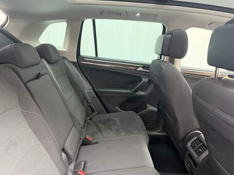 Volkswagen Tiguan 1.4 TSI 13kWh Elegance SUV 5dr Petrol Plug-in Hybrid DSG Euro 6 (s/s) (245 ps) - U716