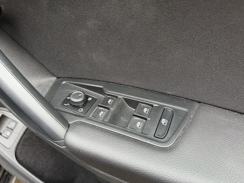 Volkswagen Tiguan 1.4 TSI 13kWh Elegance SUV 5dr Petrol Plug-in Hybrid DSG Euro 6 (s/s) (245 ps) - U716