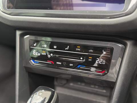 Volkswagen Tiguan 1.4 TSI 13kWh Elegance SUV 5dr Petrol Plug-in Hybrid DSG Euro 6 (s/s) (245 ps) - U716