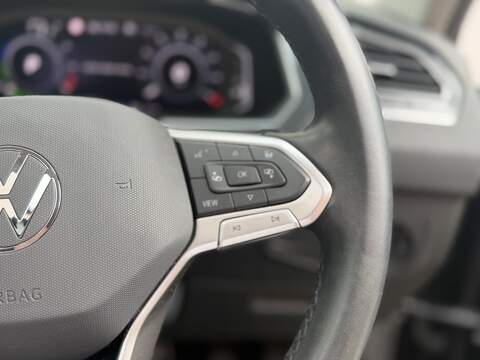 Volkswagen Tiguan 1.4 TSI 13kWh Elegance SUV 5dr Petrol Plug-in Hybrid DSG Euro 6 (s/s) (245 ps) - U716