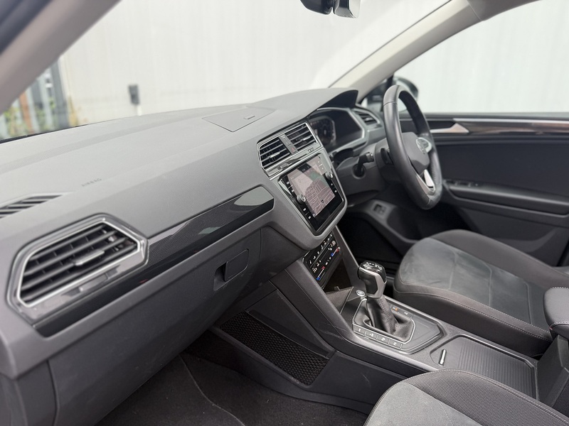 Volkswagen Tiguan 1.4 TSI 13kWh Elegance SUV 5dr Petrol Plug-in Hybrid DSG Euro 6 (s/s) (245 ps) - U716