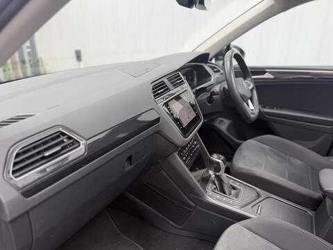 Volkswagen Tiguan 1.4 TSI 13kWh Elegance SUV 5dr Petrol Plug-in Hybrid DSG Euro 6 (s/s) (245 ps) - U716
