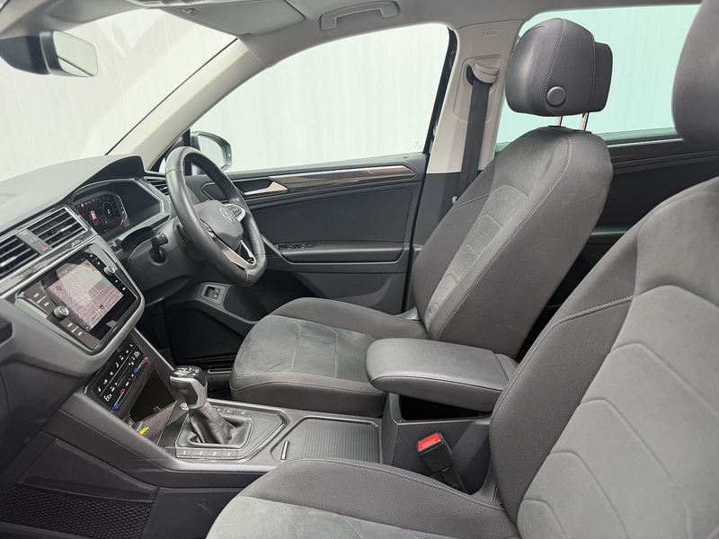 Volkswagen Tiguan 1.4 TSI 13kWh Elegance SUV 5dr Petrol Plug-in Hybrid DSG Euro 6 (s/s) (245 ps) - U716