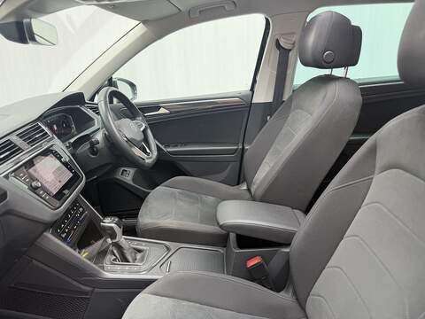 Volkswagen Tiguan 1.4 TSI 13kWh Elegance SUV 5dr Petrol Plug-in Hybrid DSG Euro 6 (s/s) (245 ps) - U716