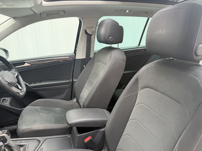 Volkswagen Tiguan 1.4 TSI 13kWh Elegance SUV 5dr Petrol Plug-in Hybrid DSG Euro 6 (s/s) (245 ps) - U716