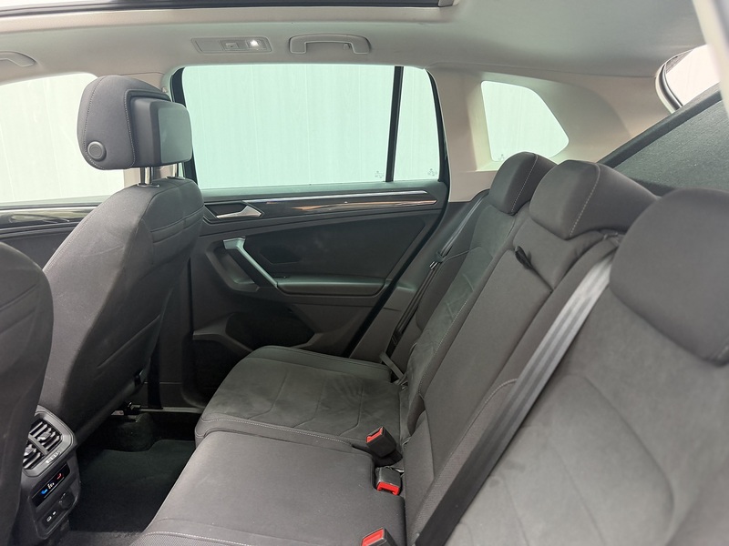 Volkswagen Tiguan 1.4 TSI 13kWh Elegance SUV 5dr Petrol Plug-in Hybrid DSG Euro 6 (s/s) (245 ps) - U716