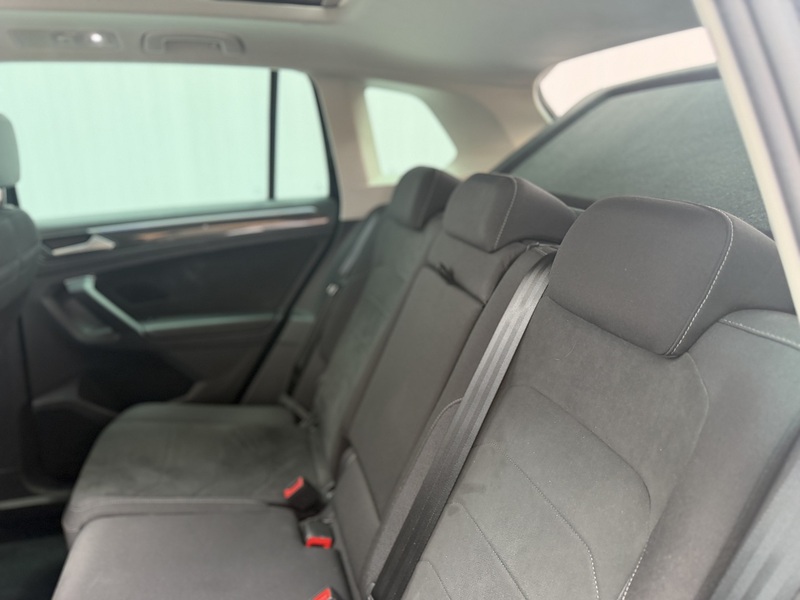 Volkswagen Tiguan 1.4 TSI 13kWh Elegance SUV 5dr Petrol Plug-in Hybrid DSG Euro 6 (s/s) (245 ps) - U716
