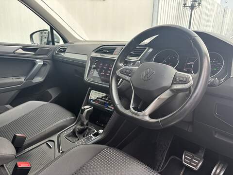 Volkswagen Tiguan 1.5 TSI Active SUV 5dr Petrol DSG Euro 6 (s/s) (150 ps) - U717