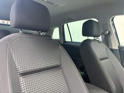 Volkswagen Tiguan 1.5 TSI Active SUV 5dr Petrol DSG Euro 6 (s/s) (150 ps) - U717