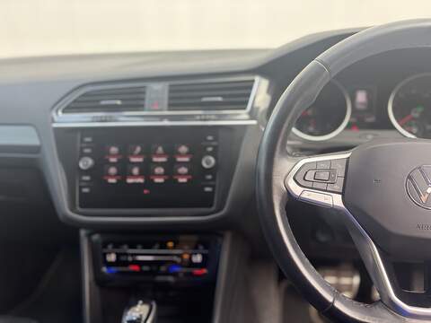 Volkswagen Tiguan 1.5 TSI Active SUV 5dr Petrol DSG Euro 6 (s/s) (150 ps) - U717