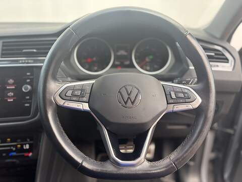 Volkswagen Tiguan 1.5 TSI Active SUV 5dr Petrol DSG Euro 6 (s/s) (150 ps) - U717