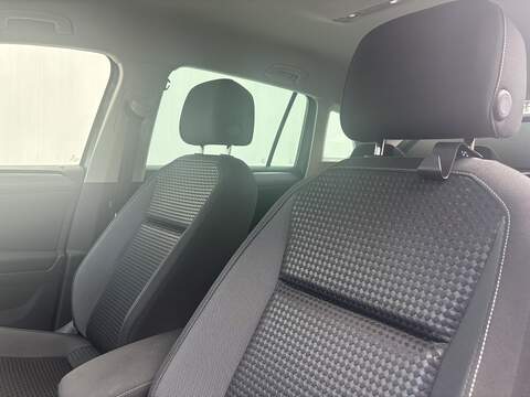 Volkswagen Tiguan 1.5 TSI Active SUV 5dr Petrol DSG Euro 6 (s/s) (150 ps) - U717