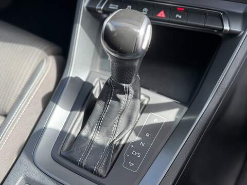 Audi Q3 2.0 TFSI 40 S line SUV 5dr Petrol S Tronic quattro Euro 6 (s/s) (190 ps) - U718