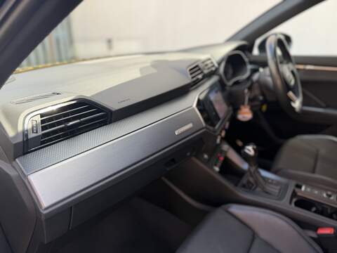 Audi Q3 2.0 TFSI 40 S line SUV 5dr Petrol S Tronic quattro Euro 6 (s/s) (190 ps) - U718