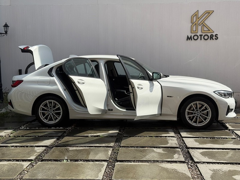 BMW 3 Series 2.0 330e 12kWh SE Pro Saloon 4dr Petrol Plug-in Hybrid Auto Euro 6 (s/s) (292 ps) - U719