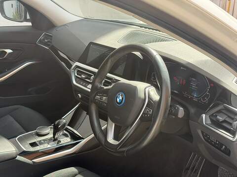 BMW 3 Series 2.0 330e 12kWh SE Pro Saloon 4dr Petrol Plug-in Hybrid Auto Euro 6 (s/s) (292 ps) - U719