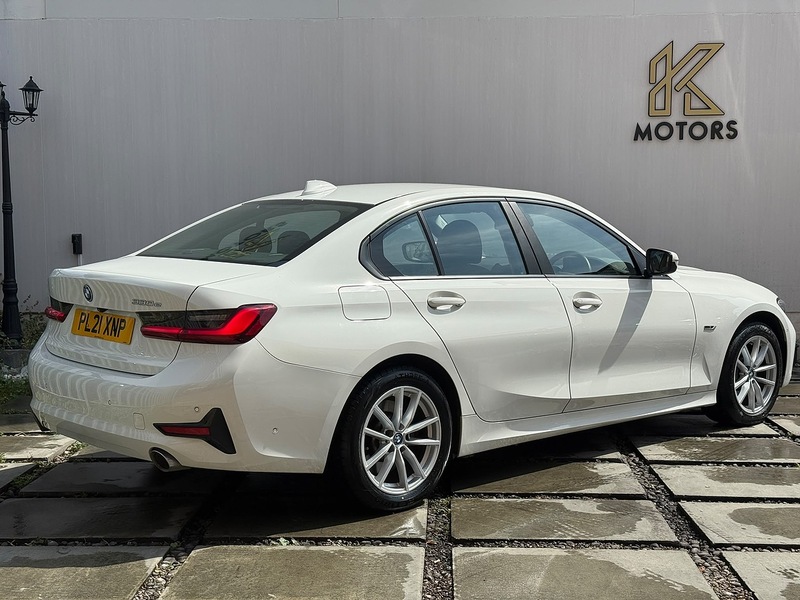 BMW 3 Series 2.0 330e 12kWh SE Pro Saloon 4dr Petrol Plug-in Hybrid Auto Euro 6 (s/s) (292 ps) - U719