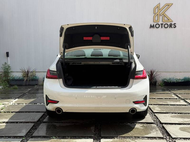 BMW 3 Series 2.0 330e 12kWh SE Pro Saloon 4dr Petrol Plug-in Hybrid Auto Euro 6 (s/s) (292 ps) - U719