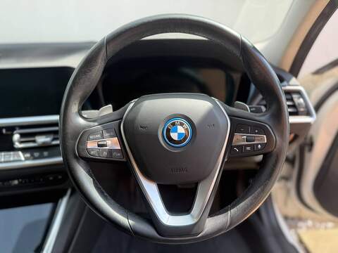 BMW 3 Series 2.0 330e 12kWh SE Pro Saloon 4dr Petrol Plug-in Hybrid Auto Euro 6 (s/s) (292 ps) - U719