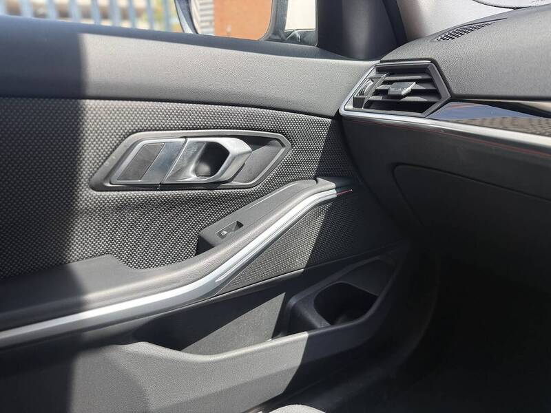 BMW 3 Series 2.0 330e 12kWh SE Pro Saloon 4dr Petrol Plug-in Hybrid Auto Euro 6 (s/s) (292 ps) - U719
