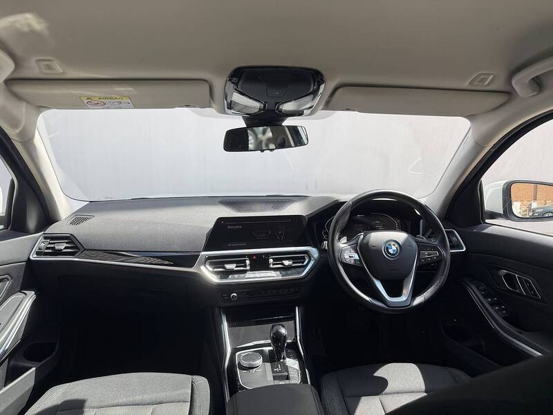BMW 3 Series 2.0 330e 12kWh SE Pro Saloon 4dr Petrol Plug-in Hybrid Auto Euro 6 (s/s) (292 ps) - U719