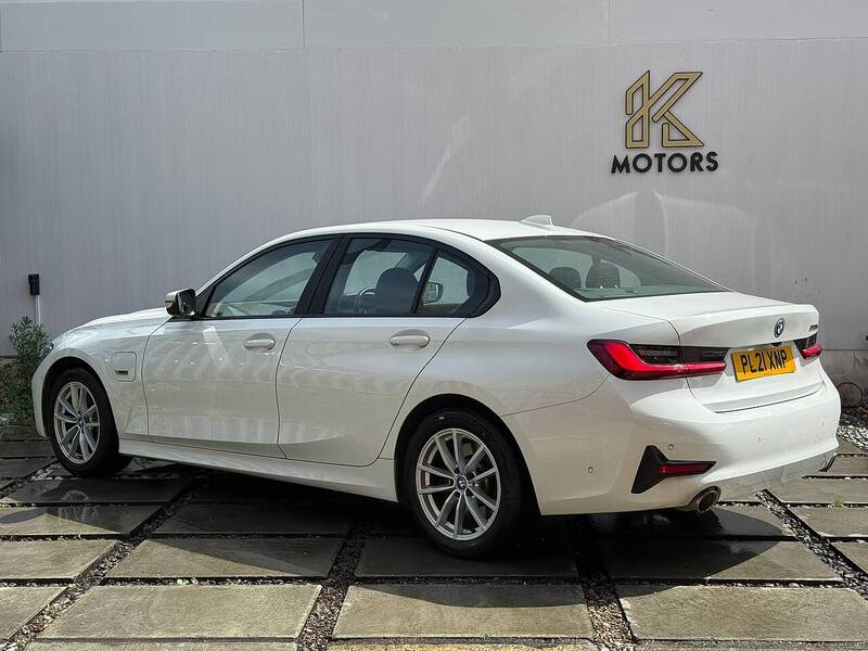 BMW 3 Series 2.0 330e 12kWh SE Pro Saloon 4dr Petrol Plug-in Hybrid Auto Euro 6 (s/s) (292 ps) - U719