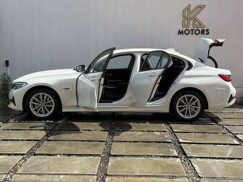 BMW 3 Series 2.0 330e 12kWh SE Pro Saloon 4dr Petrol Plug-in Hybrid Auto Euro 6 (s/s) (292 ps) - U719