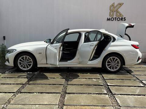 BMW 3 Series 2.0 330e 12kWh SE Pro Saloon 4dr Petrol Plug-in Hybrid Auto Euro 6 (s/s) (292 ps) - U719