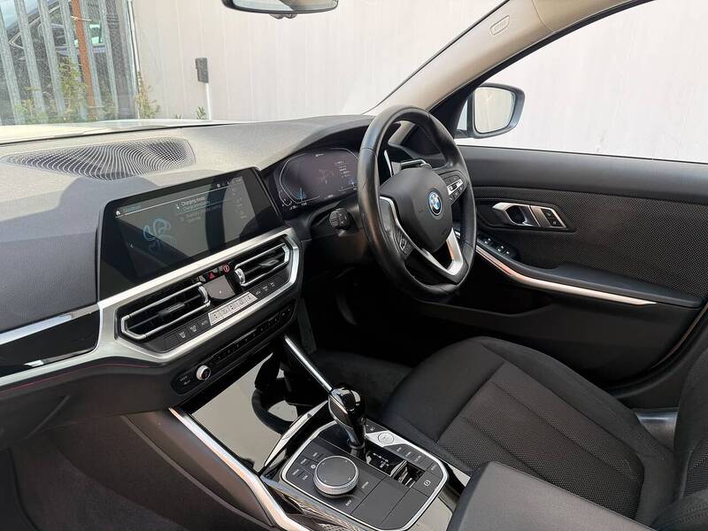 BMW 3 Series 2.0 330e 12kWh SE Pro Saloon 4dr Petrol Plug-in Hybrid Auto Euro 6 (s/s) (292 ps) - U719