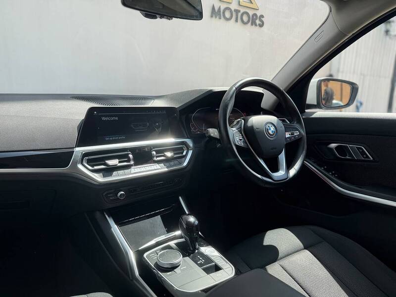 BMW 3 Series 2.0 330e 12kWh SE Pro Saloon 4dr Petrol Plug-in Hybrid Auto Euro 6 (s/s) (292 ps) - U719