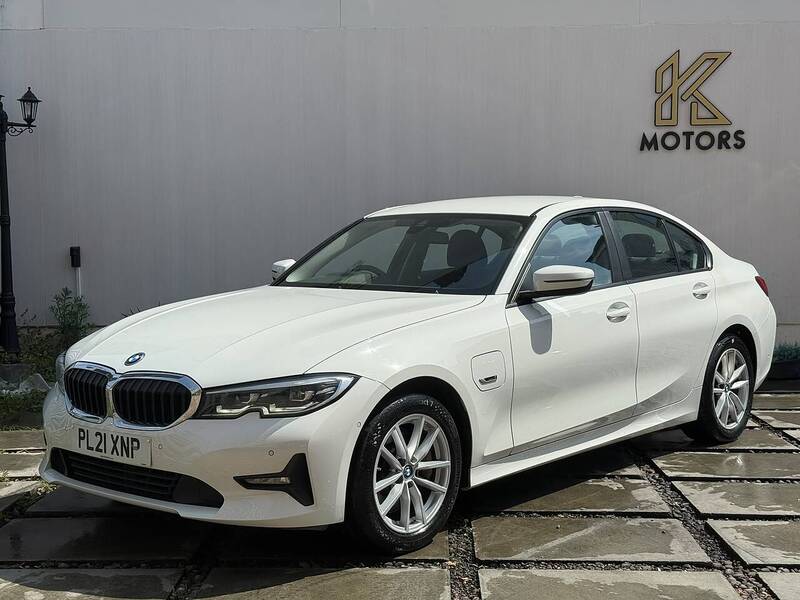 BMW 3 Series 2.0 330e 12kWh SE Pro Saloon 4dr Petrol Plug-in Hybrid Auto Euro 6 (s/s) (292 ps) - U719